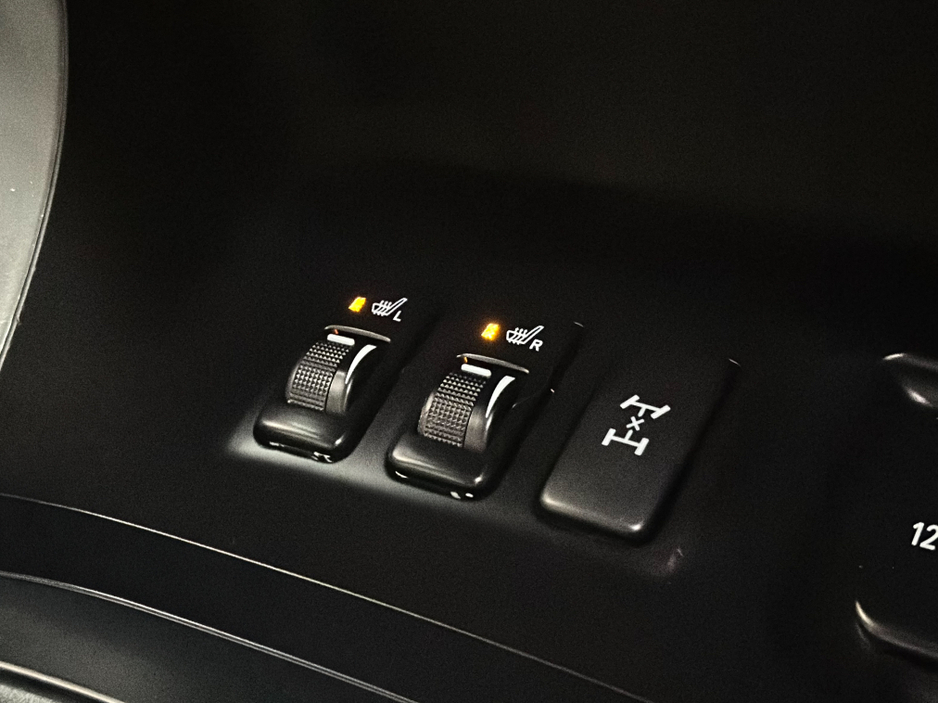 2004 Toyota Landcruiser - image 26