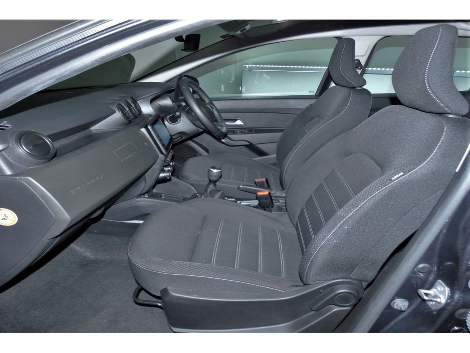 2022 Dacia Duster - image 15