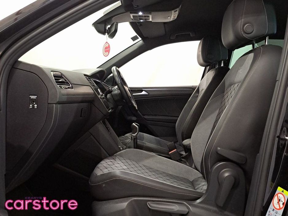 2023 Volkswagen Tiguan - image 9