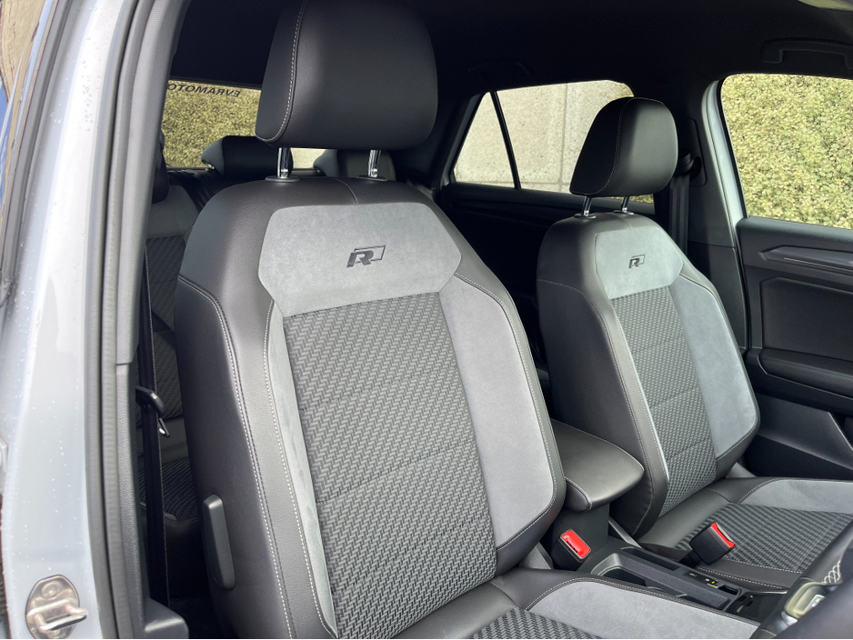 2021 Volkswagen T-Roc - image 12