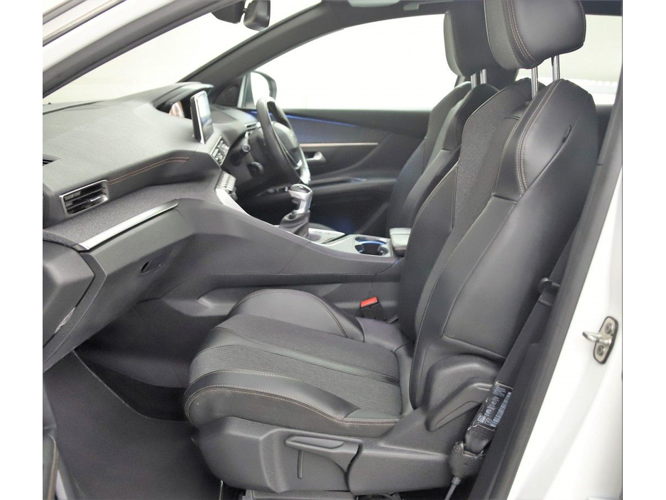2019 Peugeot 3008 - image 14