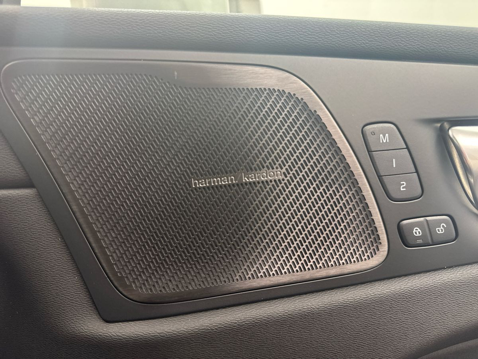 2026 Volvo XC60 - image 25