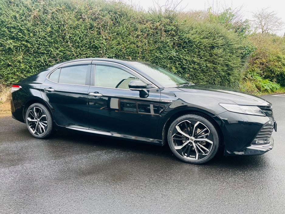 2019 Toyota Camry - image 4