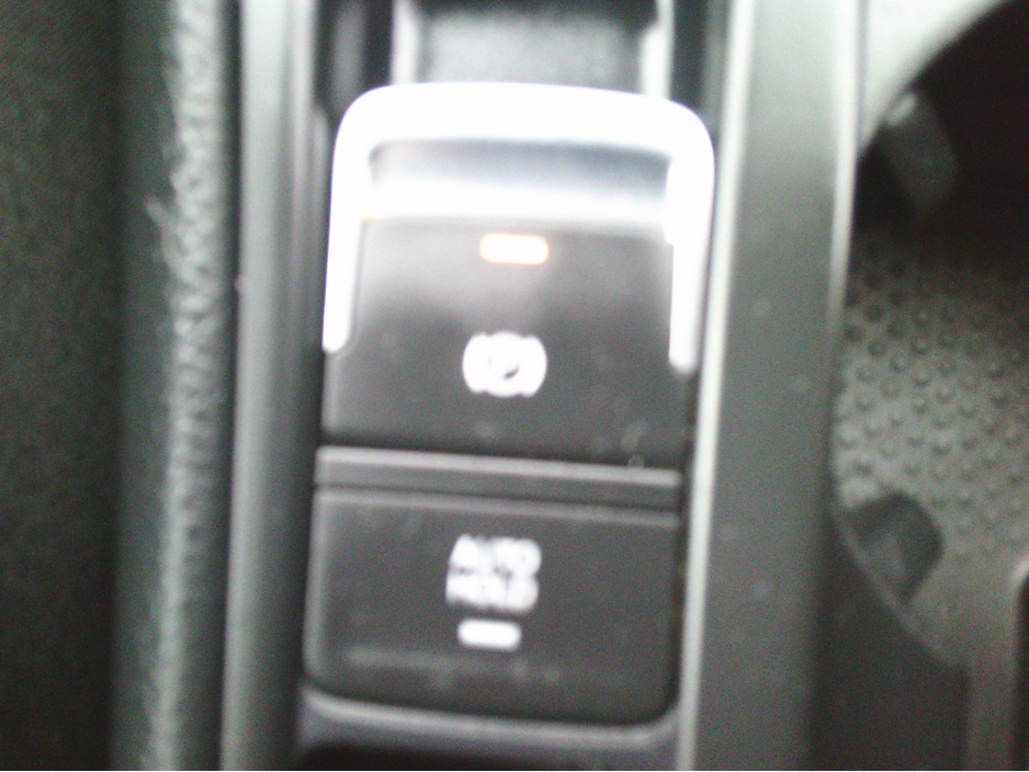 2018 Volkswagen Golf NEW NCT 2028, HIGHLINE, HEATED SEATS, REVERSE CAMERA, SAT./NAV., CRUISE, €190 TAX, LOW KMS. HISTORY. €16,999