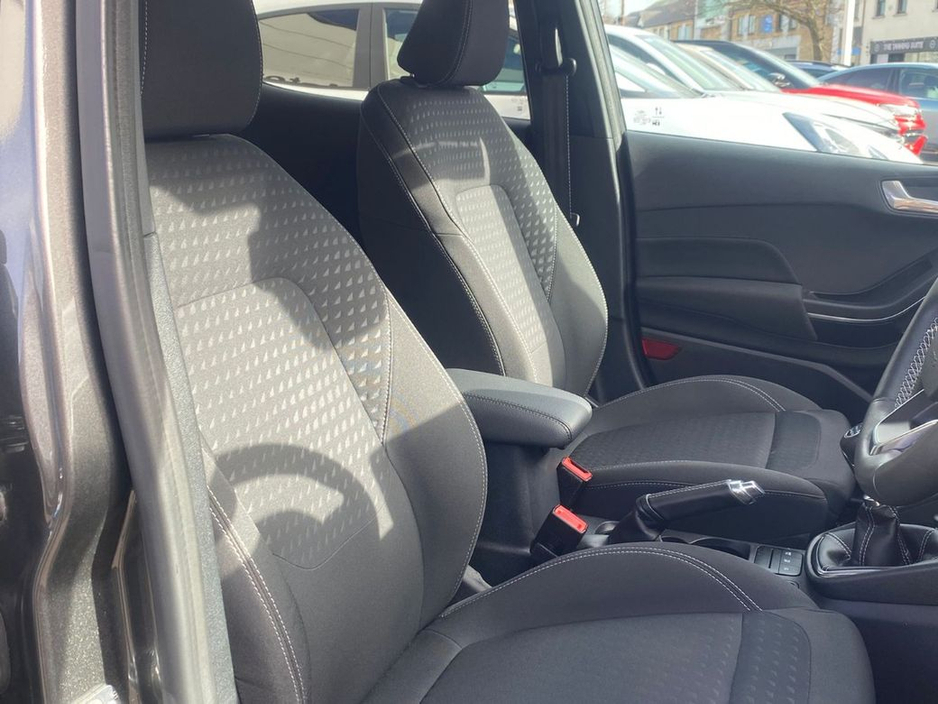 2021 Ford Fiesta - image 13