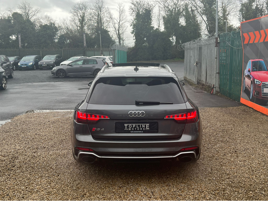2021 Audi RS4 - image 8