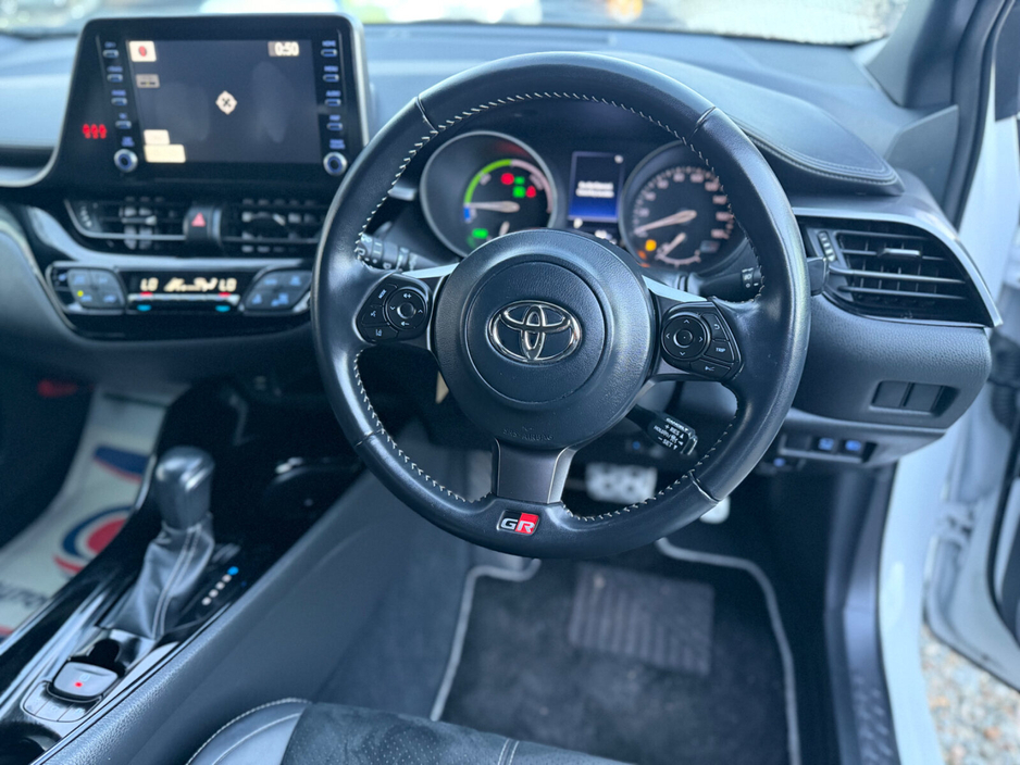 2023 Toyota C-HR 1.8 HYBRID LUNA €31,999