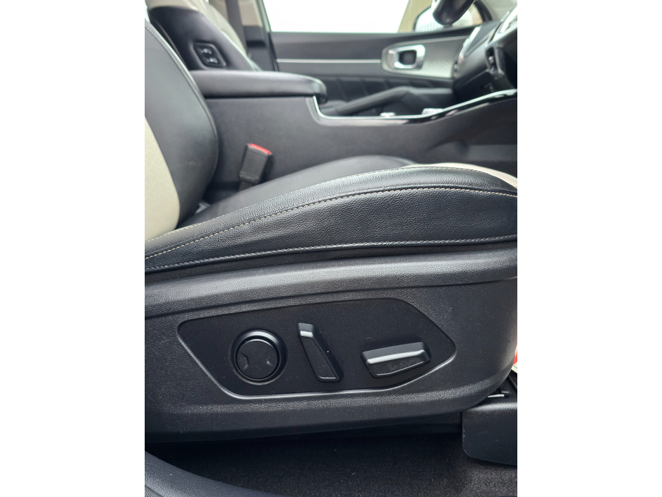 2022 Kia Sorento - image 21