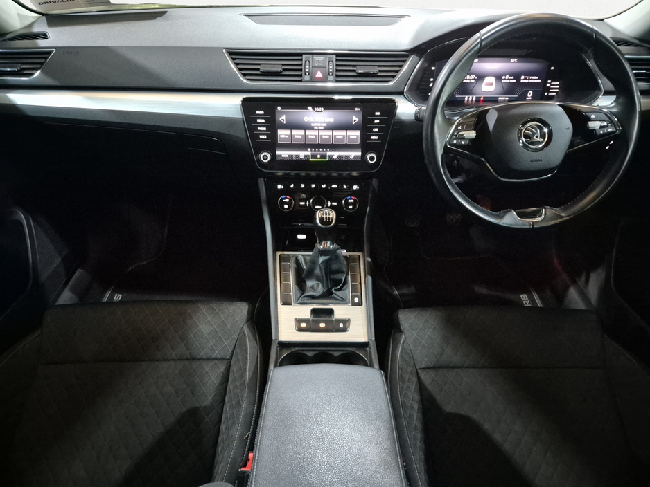 2021 Skoda Superb - image 13