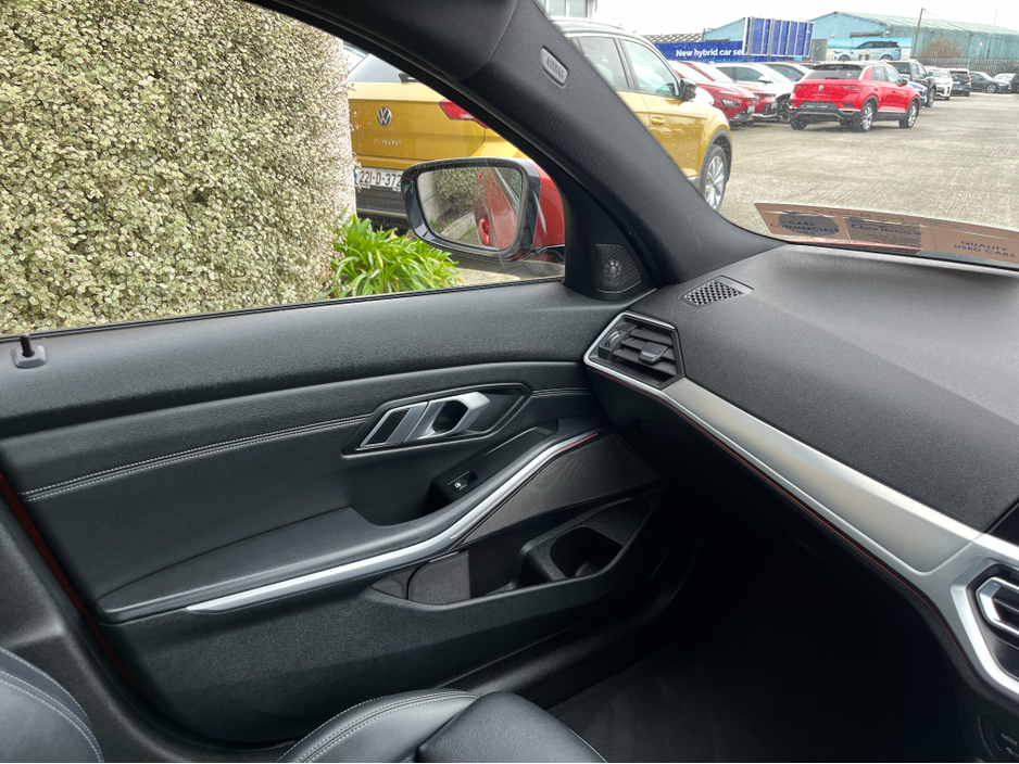 2019 BMW 3 Series - image 16