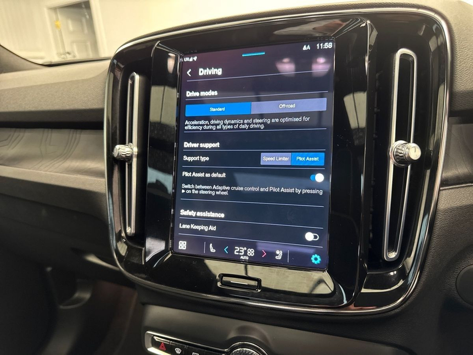 2023 Volvo XC40 - image 21