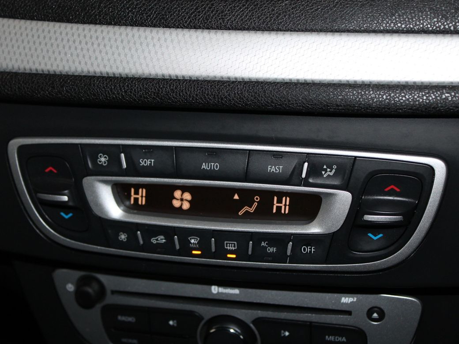 2015 Renault Fluence - image 19