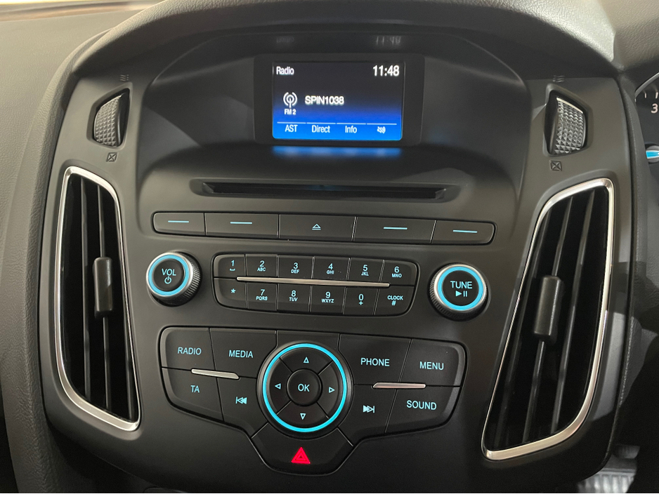 2016 Ford Focus - image 23