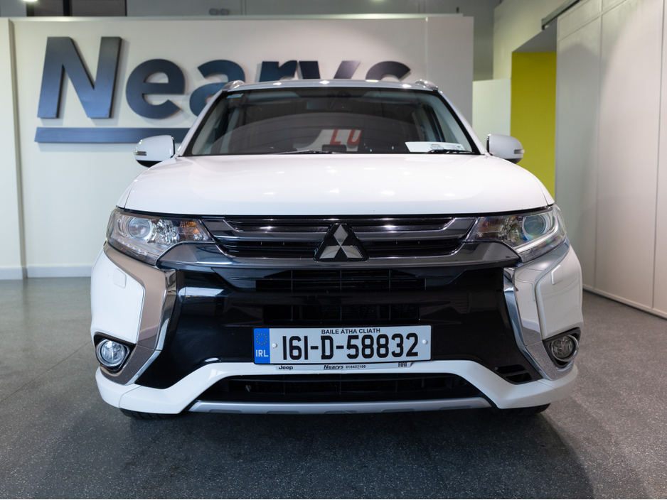2016 Mitsubishi Outlander - image 2