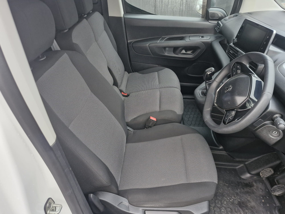 2019 Peugeot Partner - image 12