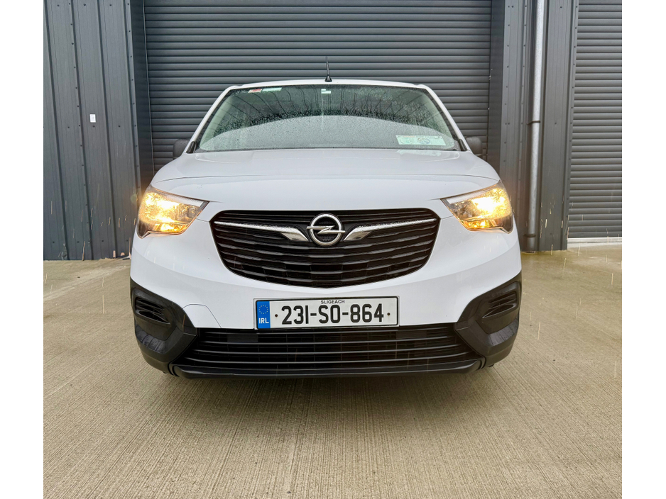 2023 Opel Combo - image 8