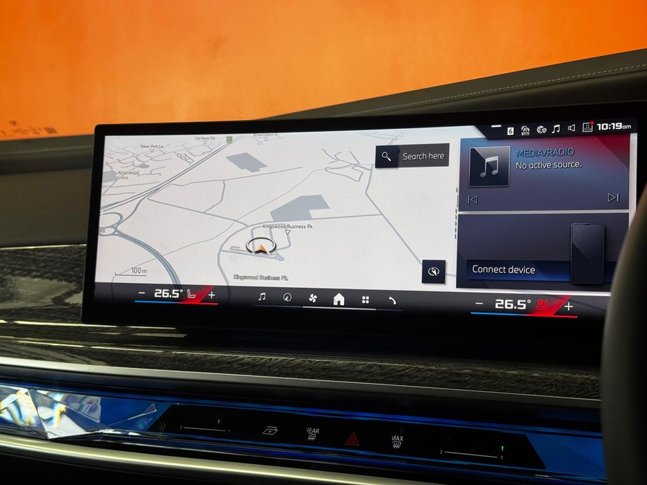 2025 BMW 7 Series - image 16