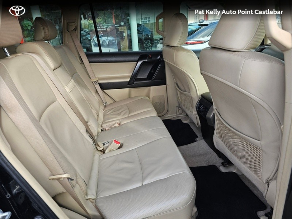 2013 Toyota Landcruiser - image 12