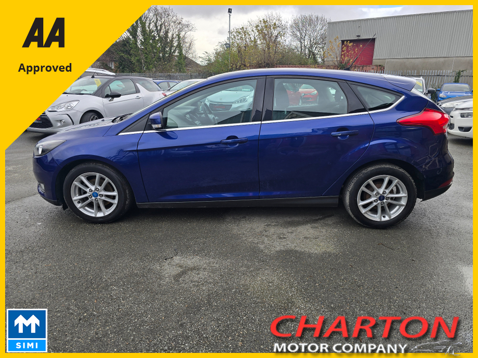 2016 Ford Focus - image 5