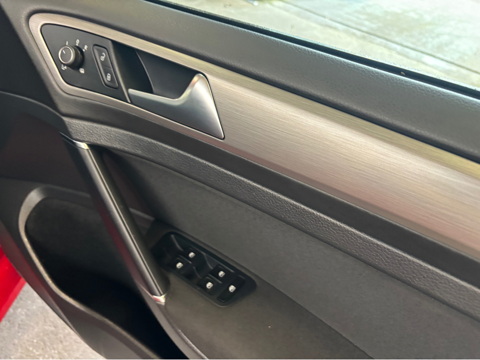 2017 Volkswagen Golf - image 14