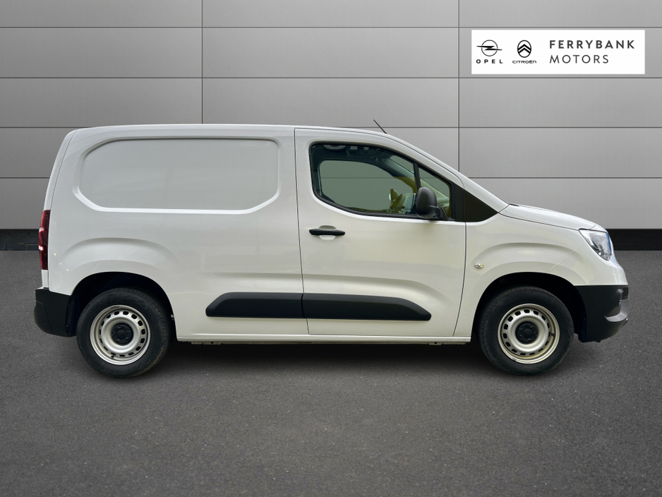2024 Opel Combo KOMF L1H1-1.5 100PS D 3DR €17,950