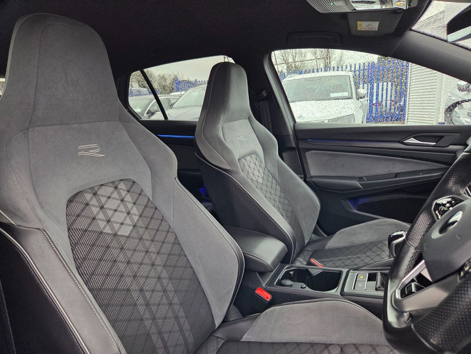 2021 Volkswagen Golf - image 13