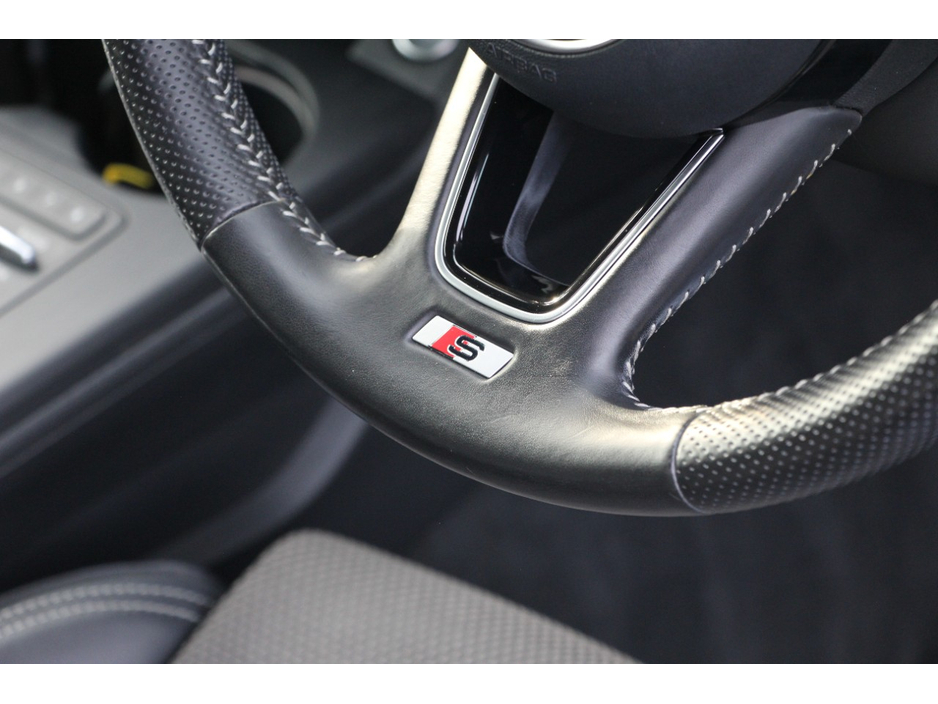 2016 Audi A4 - image 9