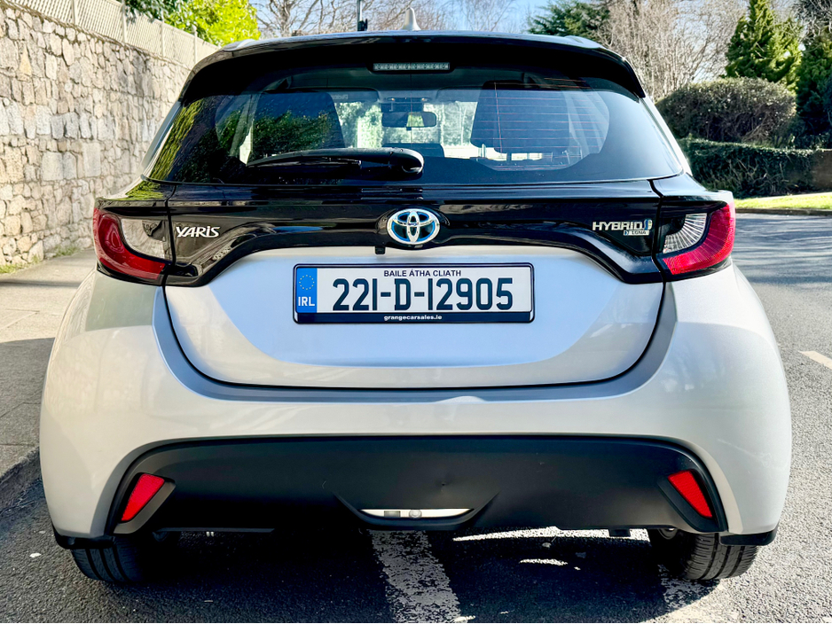 2022 Toyota Yaris - image 11