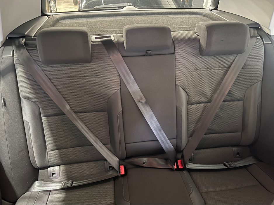 2013 Volkswagen Golf - image 15