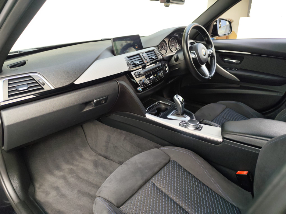 2017 BMW 3 Series - image 15