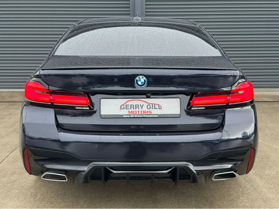 2022 BMW 5 Series - image 7