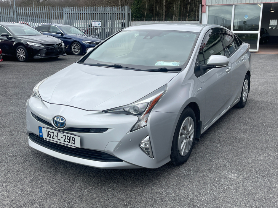 2016 Toyota Prius - image 3