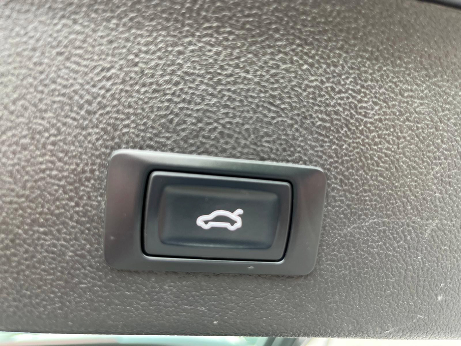 2014 Audi A4 - image 16