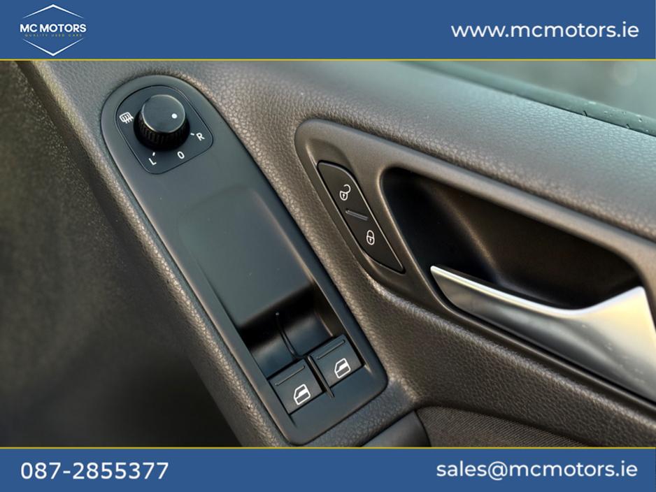 2011 Volkswagen Golf - image 13