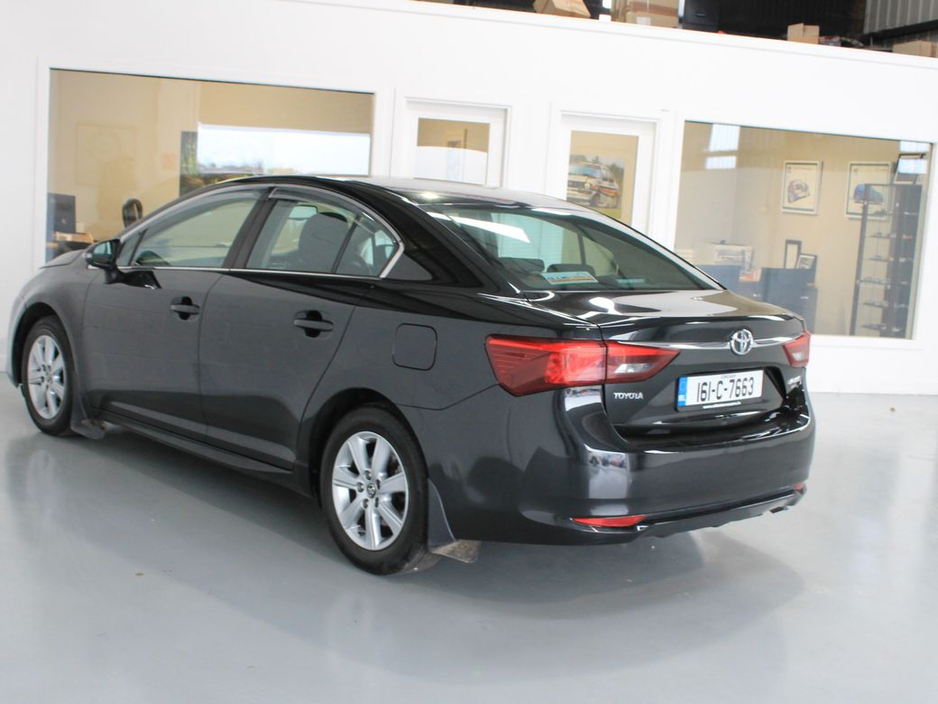 2016 Toyota Avensis - image 8