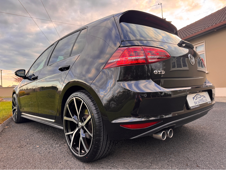 2017 Volkswagen Golf - image 19