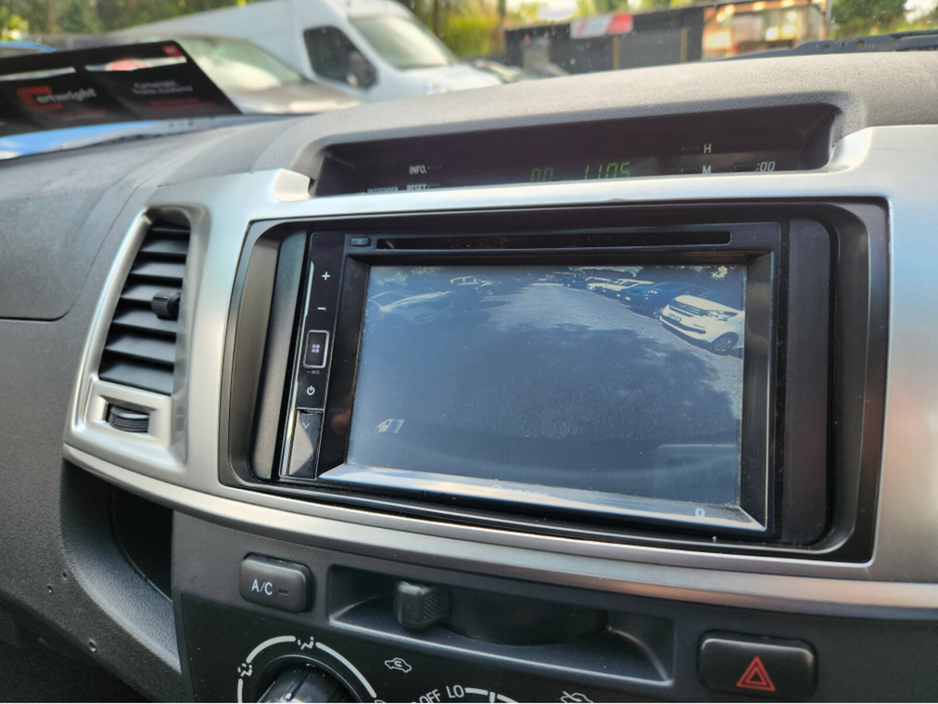 2014 Toyota Hilux - image 7