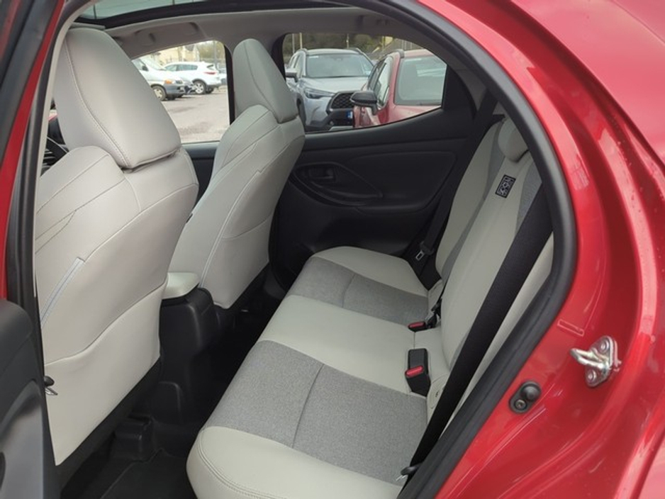 2024 Toyota Yaris - image 7