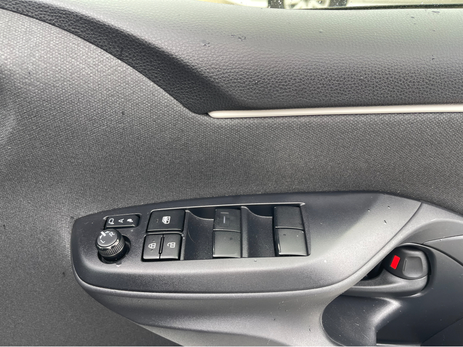 2020 Toyota Yaris - image 15