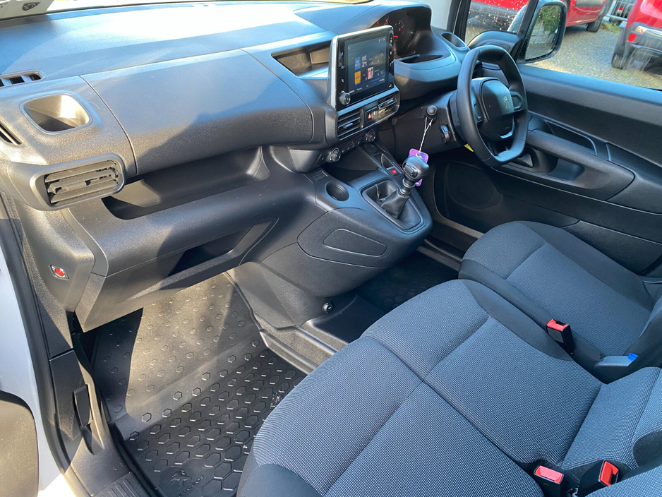 2024 Peugeot Partner  €18,618