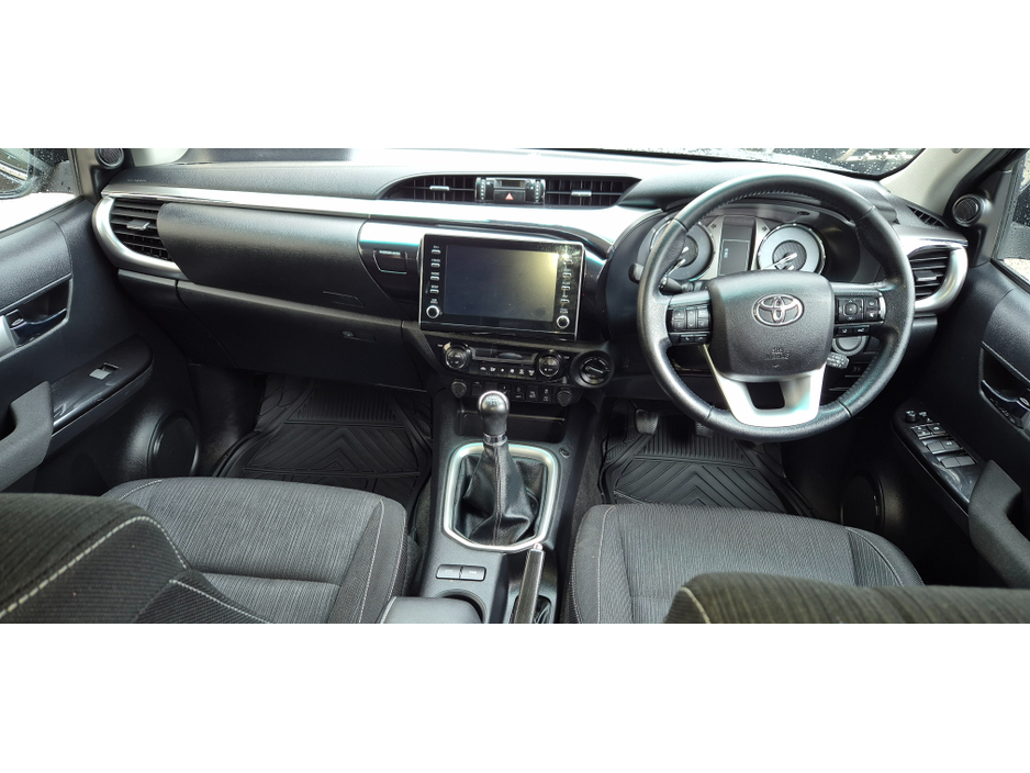 2022 Toyota Hilux - image 6