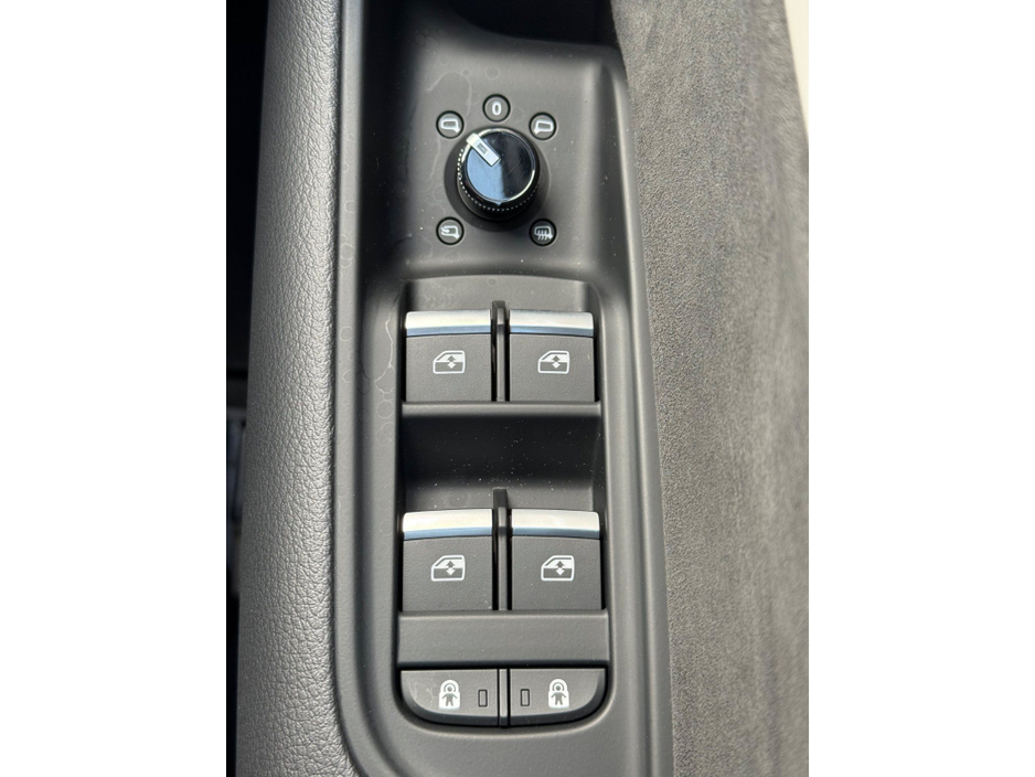 2020 Audi Q8 - image 30