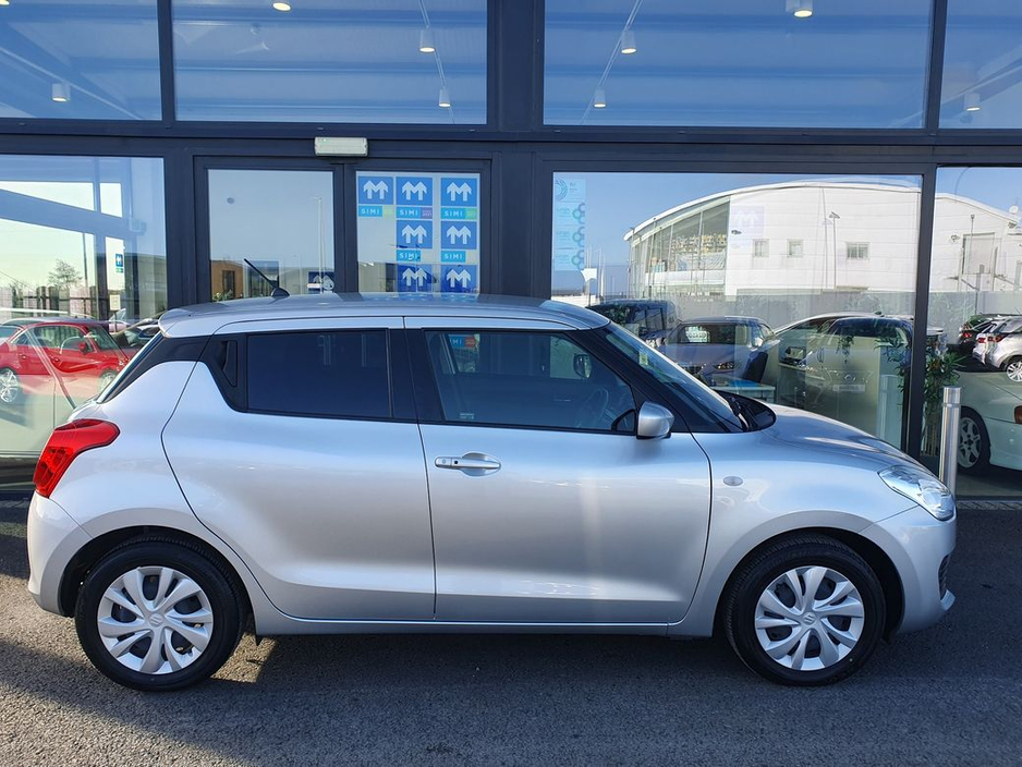 2020 Suzuki Swift - image 2