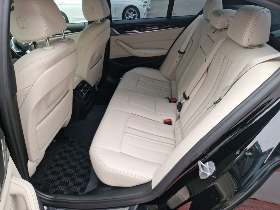2018 BMW 5 Series - image 21