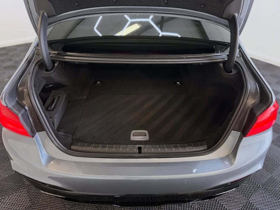 2018 BMW 5 Series - image 17