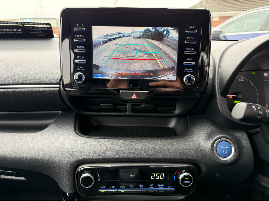 2023 Toyota Yaris - image 18