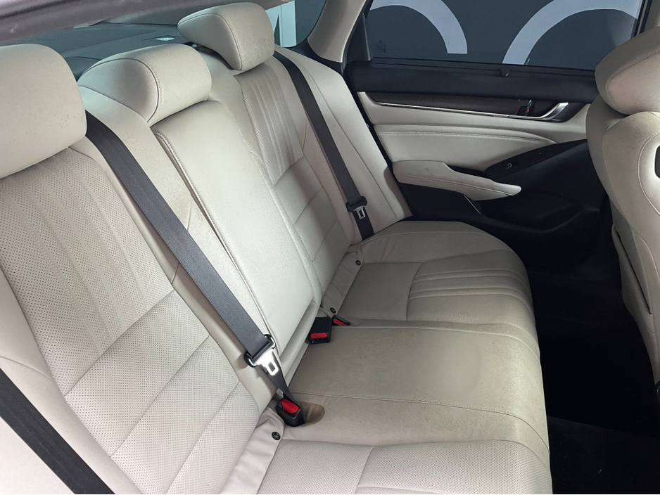 2018 Honda Accord - image 14