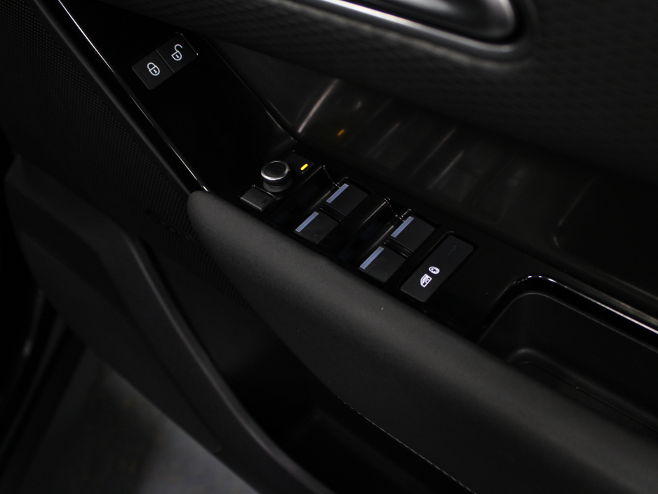 2020 Land Rover Range Rover Velar - image 24