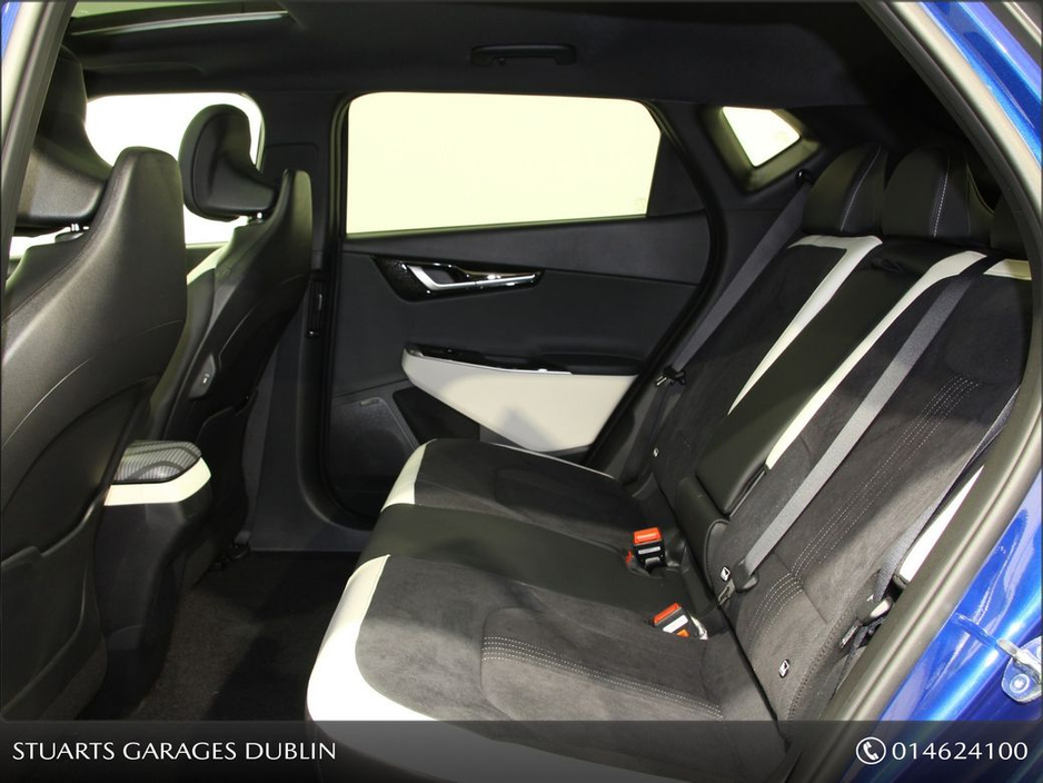 2022 Kia EV6 EV6 GT LINE: YACHT BLUE METALLIC, BLACK AND IVORY ALCANTARA INTERIOR, SUNROOF, 360 CAMERAS, WIRELESS CHARGING, HEADS UP DISPLAY €31,945