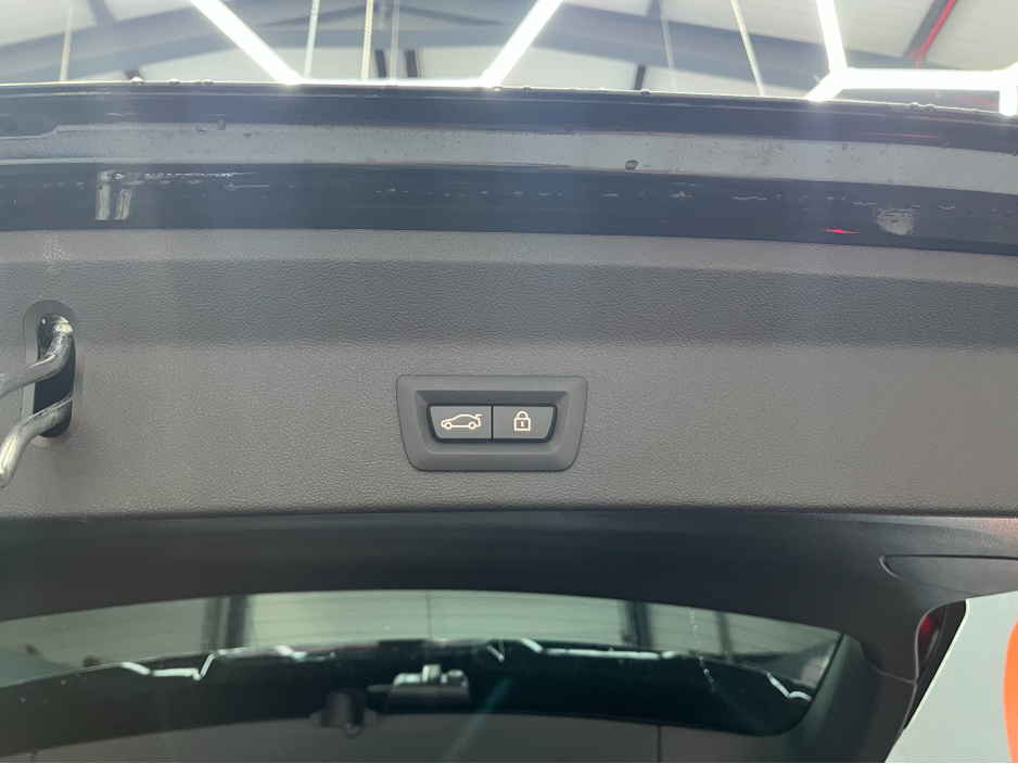 2020 BMW X3 2020 BMW X5XDRIVE 30E M-SPORT EDITION JOY 2.0 AUTOMATIC / CRUISE CONTROL / 360° PARKING CAMERA / ELECTRIC MEMORY HEATED FRONT & REAR SEATS / PANORAMIC SUNROOF / PADDLE SHIFTERS / APPLE CARPLAY